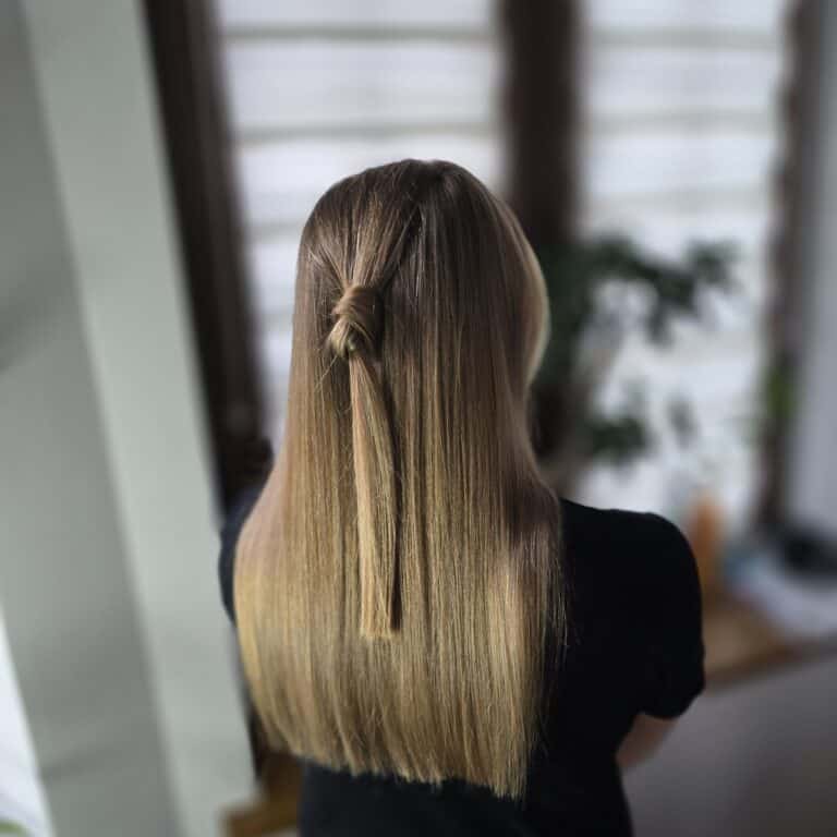 Półupięcie z warkoczem i węzłem na długich prostych włosach w kolorze ombre — upięcie na co dzień i na wieczór, Warszawa